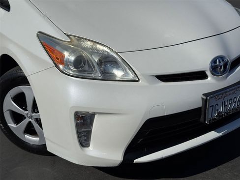 Used 2014 Toyota Prius Four FWD image 3