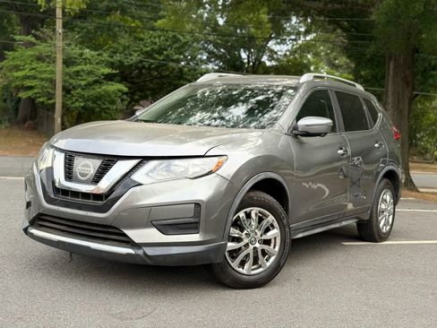 Used 2017 Nissan Rogue SV AWD/4WD image 2