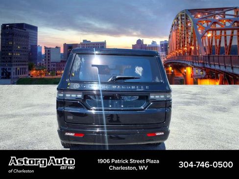 Used 2023 Jeep Grand Wagoneer Series II AWD/4WD image 4