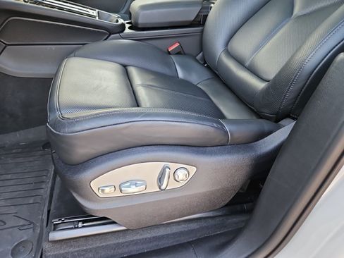 Certified 2025 Porsche Macan AWD/4WD image 25
