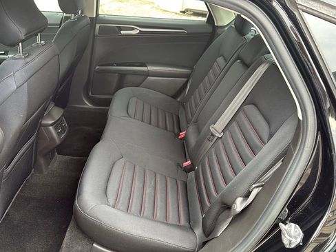 Used 2016 Ford Fusion SE FWD image 16