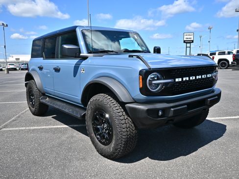 Used 2025 Ford Bronco Outer Banks w/ Sasquatch Package AWD/4WD image 2