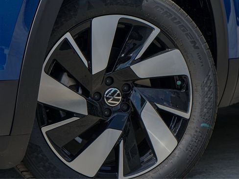 New 2026 Volkswagen Atlas Cross Sport SE FWD image 2