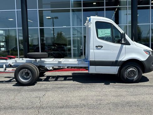 Used 2024 Mercedes-Benz Sprinter 4500 image 7