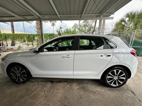 Used 2019 Hyundai Elantra GT FWD image 7