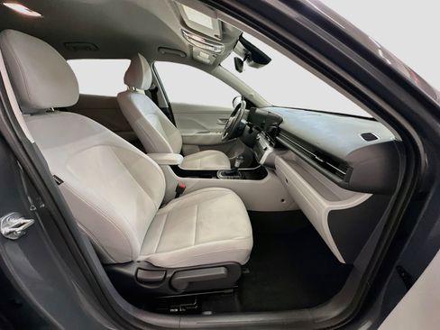 Used 2025 Hyundai Kona SEL AWD/4WD image 32