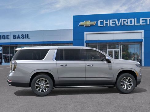 New 2026 Chevrolet Suburban Premier w/ Sun And Tow Package AWD/4WD image 5