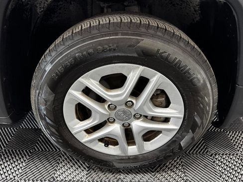 Used 2018 Jeep Compass Sport image 16