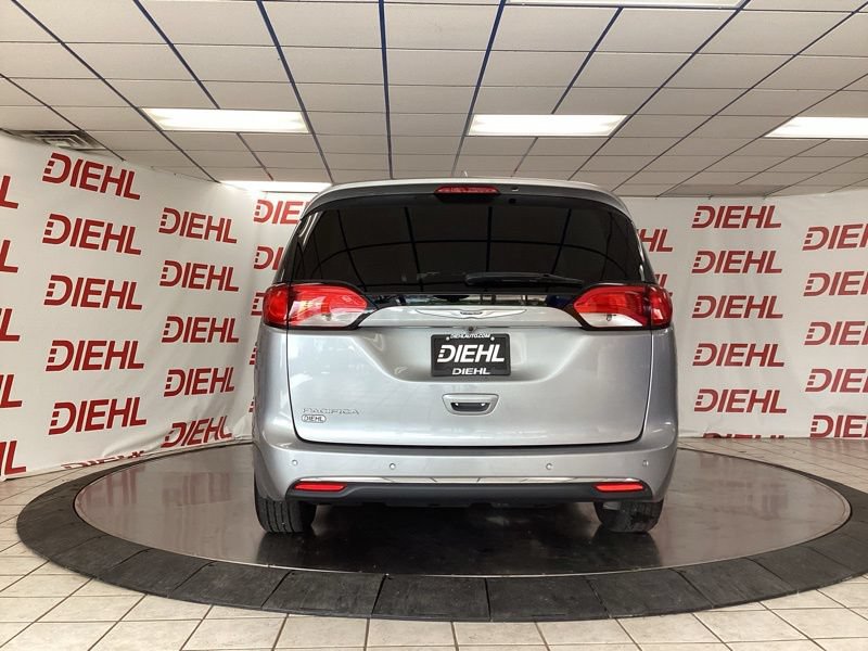 Used 2019 Chrysler Pacifica Touring-L Plus FWD image 6