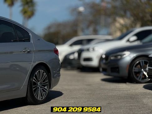 Used 2018 BMW 530e w/ Premium Package 2 RWD image 2