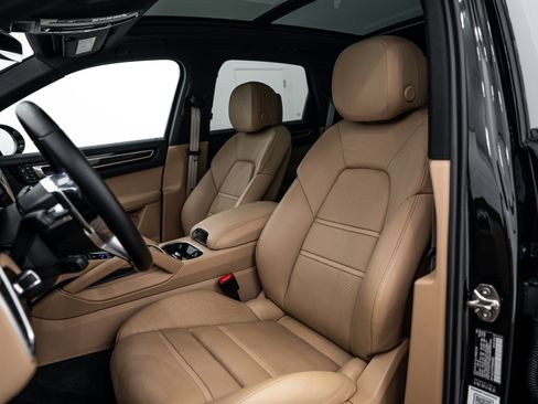 Certified 2023 Porsche Cayenne Platinum Edition AWD/4WD image 20