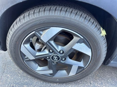 Used 2022 Hyundai Venue SEL FWD image 6