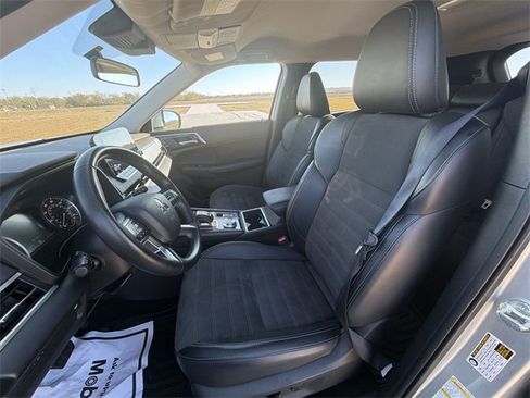 Used 2024 Mitsubishi Outlander SE image 18