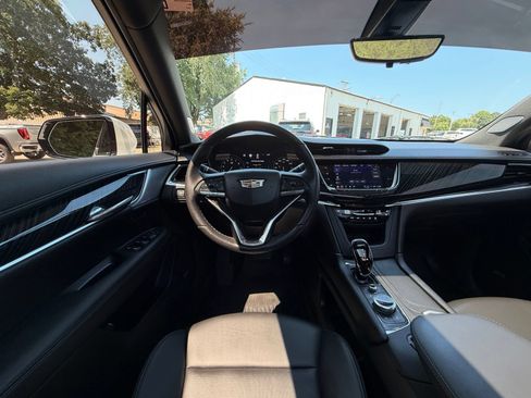 Used 2023 Cadillac XT6 Premium Luxury w/ Technology Package AWD/4WD image 2