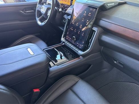 Used 2025 GMC Yukon Denali image 15