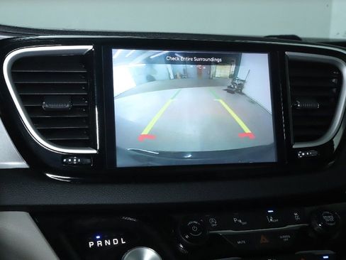 Used 2024 Chrysler Pacifica Touring-L FWD image 27