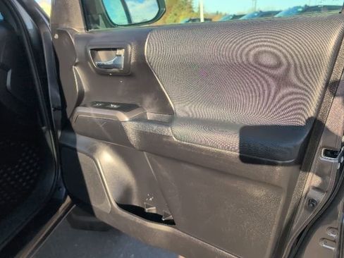 Used 2021 Toyota Tacoma TRD Off-Road image 43