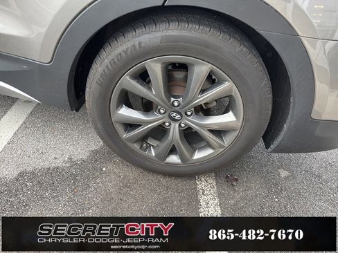 Used 2018 Hyundai Santa Fe Sport image 19