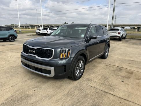 Used 2024 Kia Telluride LX image 2