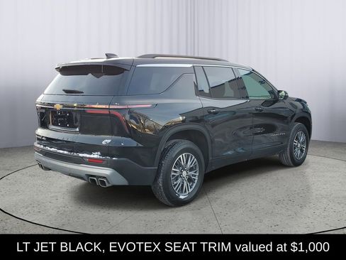 Used 2025 Chevrolet Traverse LT w/ Driver Confidence Package image 3