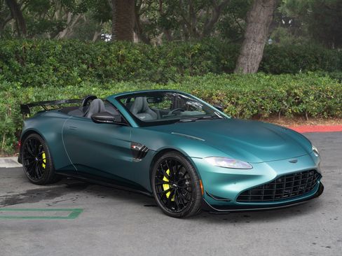 Used 2023 Aston Martin V8 Vantage Roadster image 1