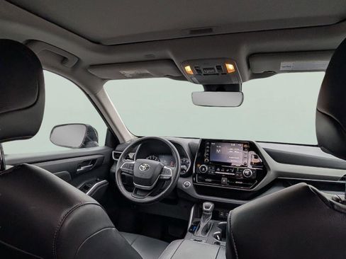 Used 2022 Toyota Highlander XLE image 24