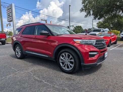 Used 2023 Ford Explorer XLT w/ Equipment Group 202A RWD image 3