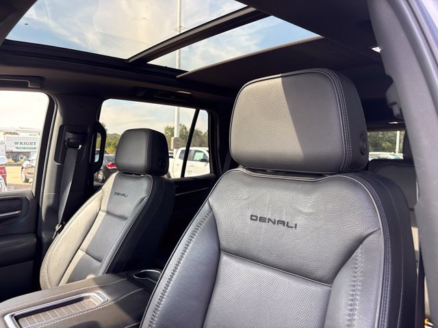 Used 2021 GMC Yukon Denali w/ Denali Premium Package AWD/4WD image 11