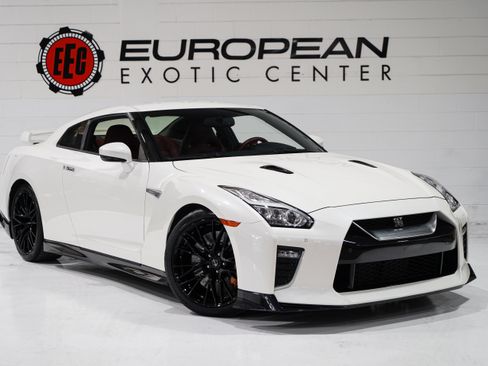 Used 2021 Nissan GT-R Premium AWD/4WD image 1