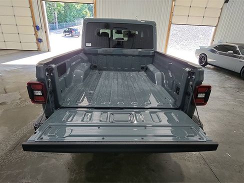 Used 2025 Jeep Gladiator Mojave w/ Convenience Group image 26