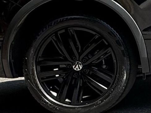 Used 2022 Volkswagen Tiguan SE R-Line image 13