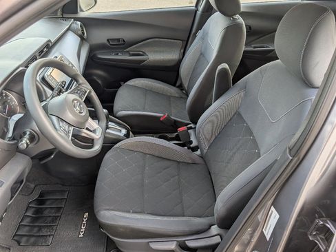 Used 2019 Nissan Kicks S image 2
