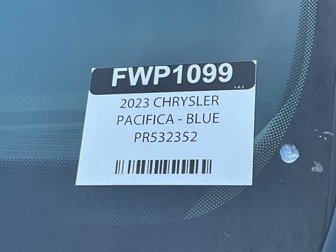Used 2023 Chrysler Pacifica Touring-L FWD image 32
