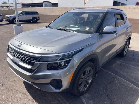 Used 2021 Kia Seltos S FWD image 3