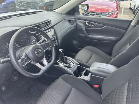 Used 2017 Nissan Rogue SV AWD/4WD image 11