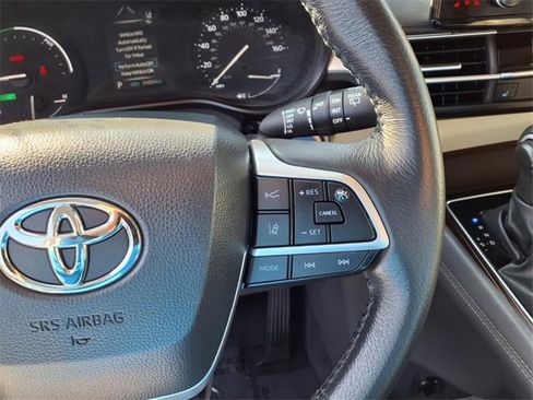 Used 2024 Toyota Sienna XLE image 17