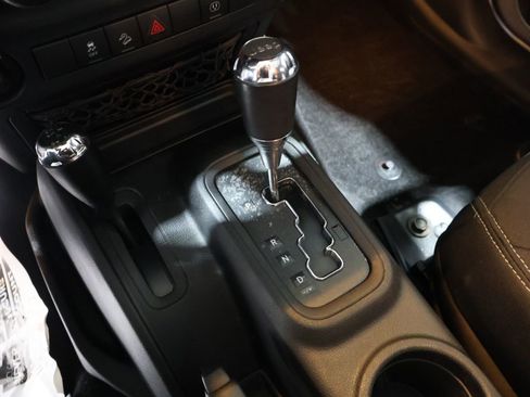 Used 2014 Jeep Wrangler Unlimited Rubicon w/ Connectivity Group image 29