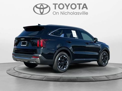 Used 2024 Kia Sorento S FWD image 5