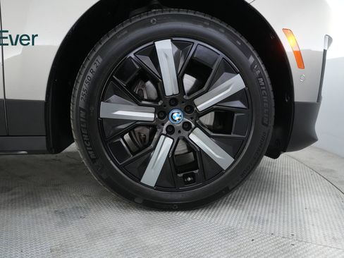 Used 2022 BMW iX xDrive50 w/ Convenience Package AWD/4WD image 20