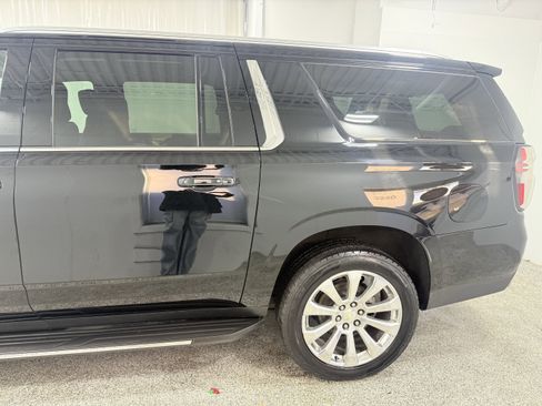 Used 2021 Chevrolet Suburban Premier w/ Premium Package image 5