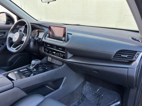 Used 2023 Nissan Rogue SV w/ SV Premium B Package FWD image 14