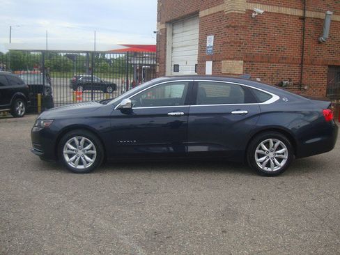 Used 2016 Chevrolet Impala LT w/ Convenience Package FWD image 2