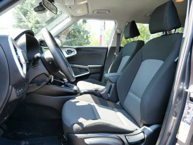 Used 2025 Kia Soul LX FWD image 14