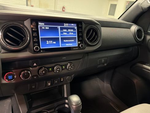 Used 2020 Toyota Tacoma TRD Sport AWD/4WD image 36