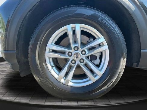 Used 2021 Ford Explorer XLT w/ Equipment Group 202A AWD/4WD image 33