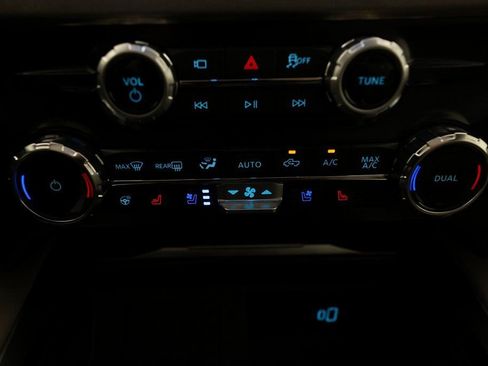 Used 2026 Ford F250 Platinum w/ Platinum Plus Package image 37