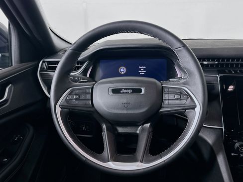 Used 2023 Jeep Grand Cherokee Altitude image 18