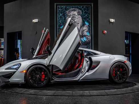 Used 2018 McLaren 570S Spider image 24