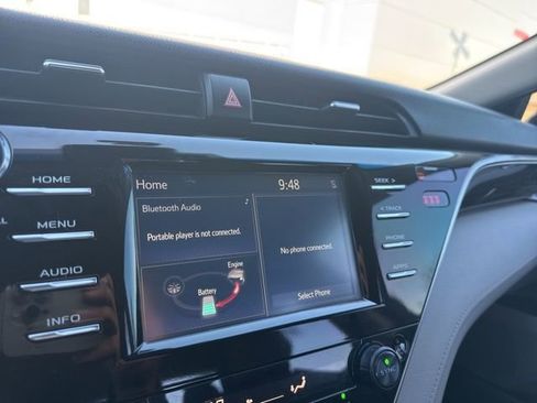 Used 2018 Toyota Camry LE image 9