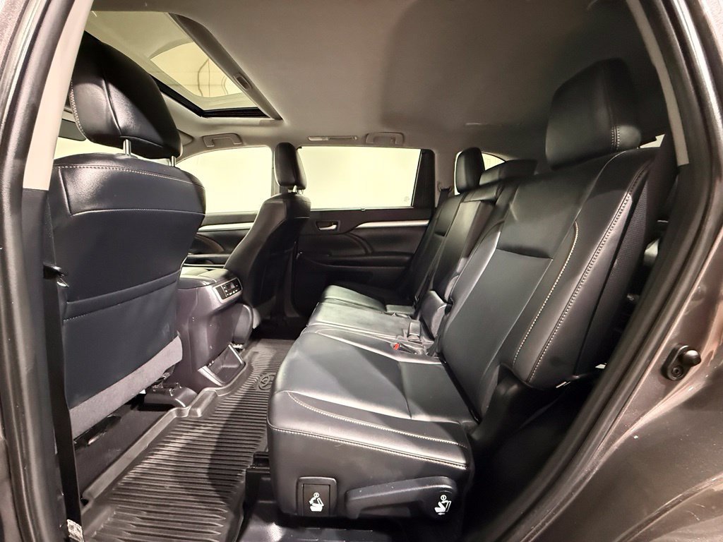 Used 2019 Toyota Highlander XLE AWD/4WD image 20